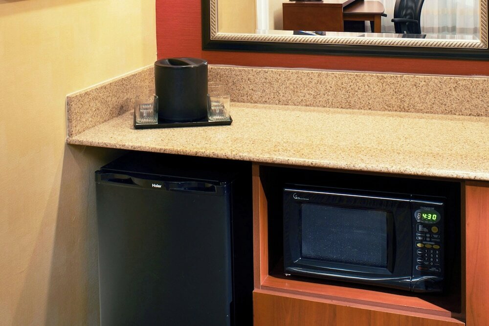 Фото Courtyard by Marriott Des Moines West Clive