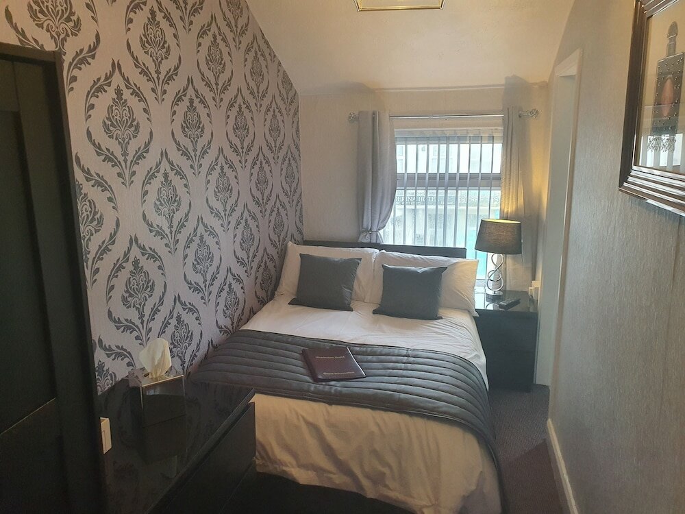 Фото Newholme Hotel