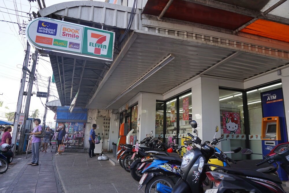 Фото Chompu Nakarin Apartment