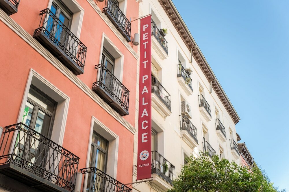 Фото Petit Palace Tres Cruces