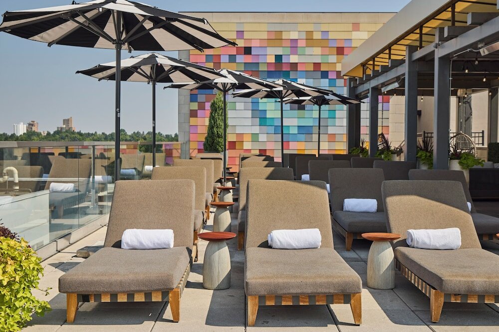 Фото Halcyon - a hotel in Cherry Creek