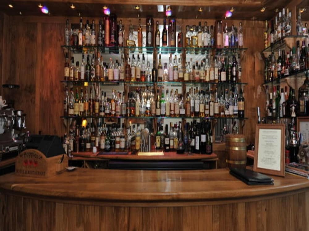 Фото Poppies Hotel