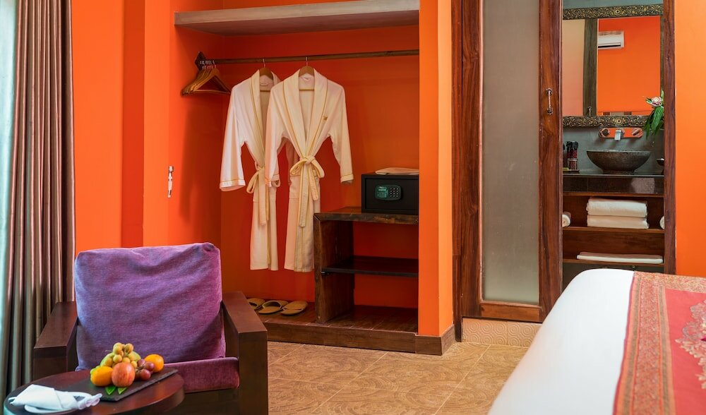 Фото Golden Temple Hotel