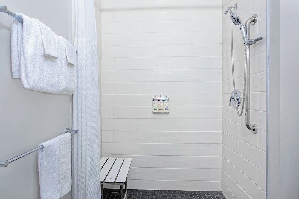 Фото Holiday Inn Express and Suites Miramar, an Ihg Hotel