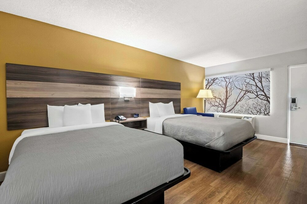 Фото Quality Inn near Blue Spring