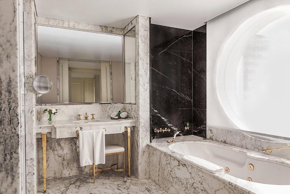 Фото Alvear Icon Hotel & Residences