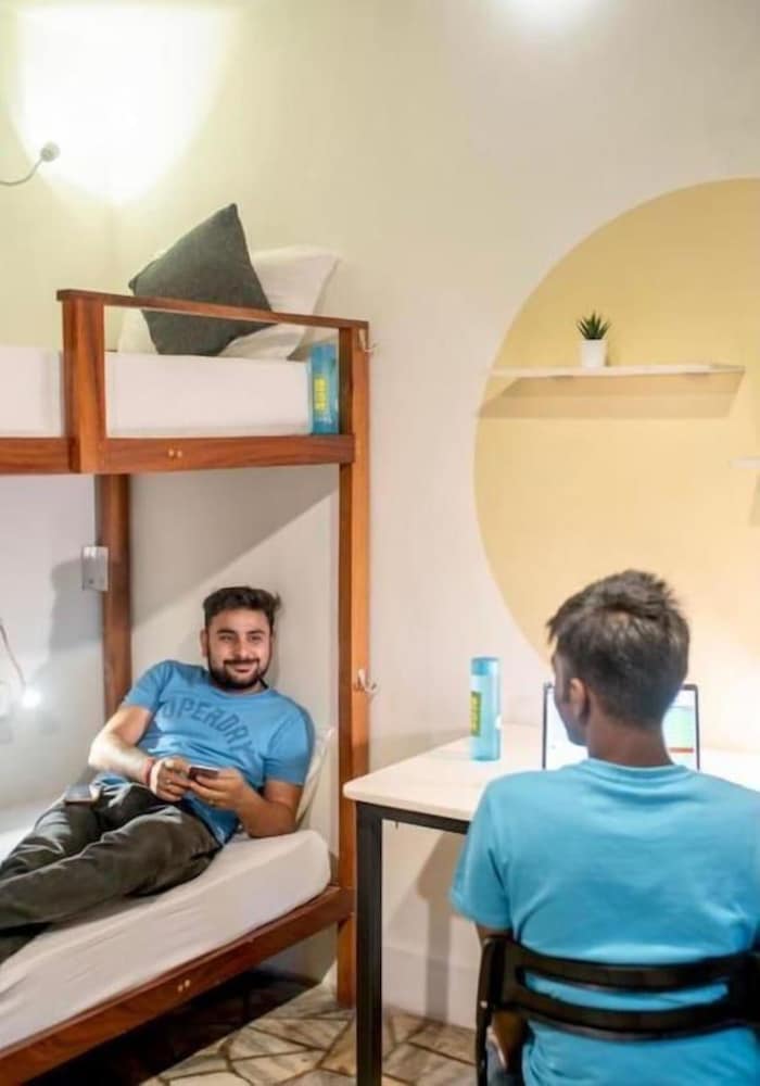 Фото Locomo Hostel - Mumbai