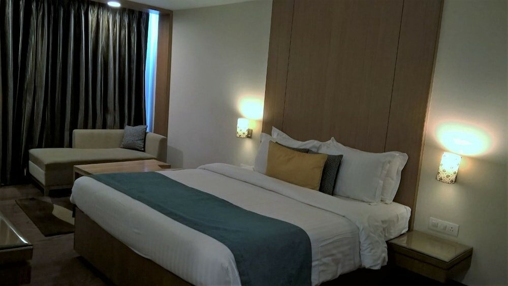 Фото Lemon Tree Hotel, Dehradun