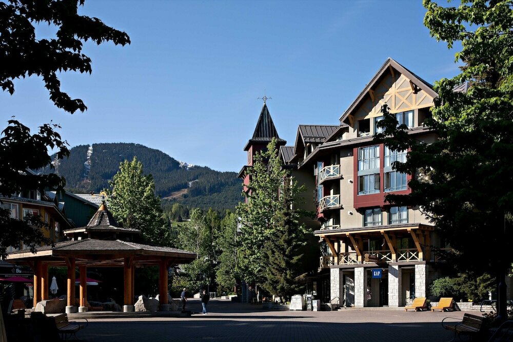 Фото Delta Hotels by Marriott Whistler Village Suites