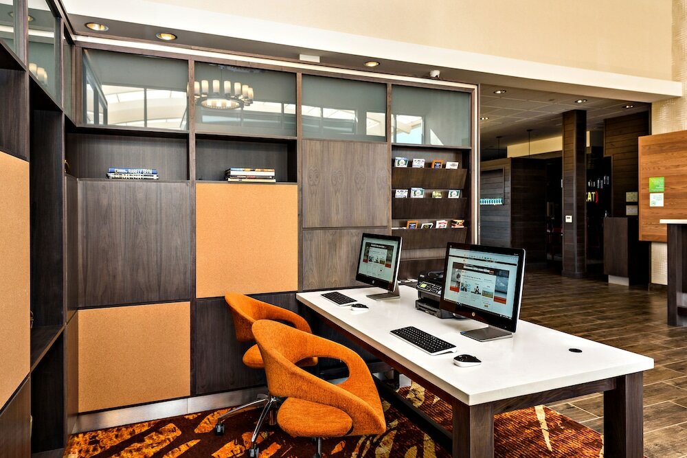 Фото Holiday Inn St. George Conv Ctr, an Ihg Hotel