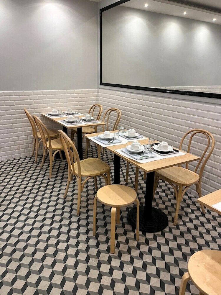 Фото Hipotel Paris Voltaire Bastille