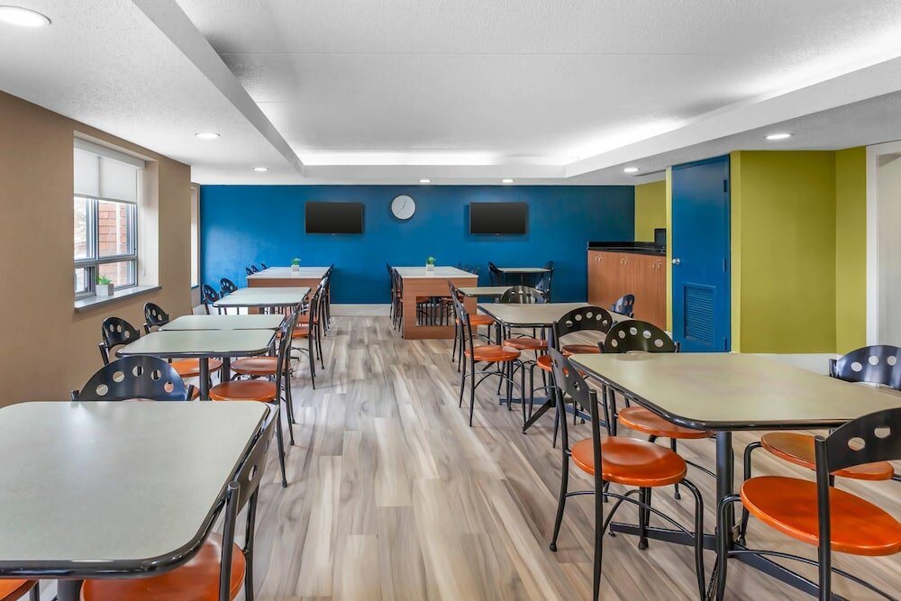 Фото Quality Suites Whitby