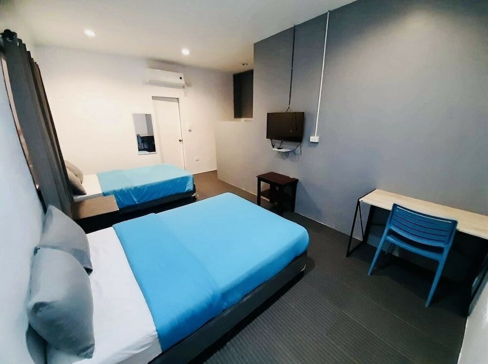 Фото Hometown Hotel Bacolod - Lacson