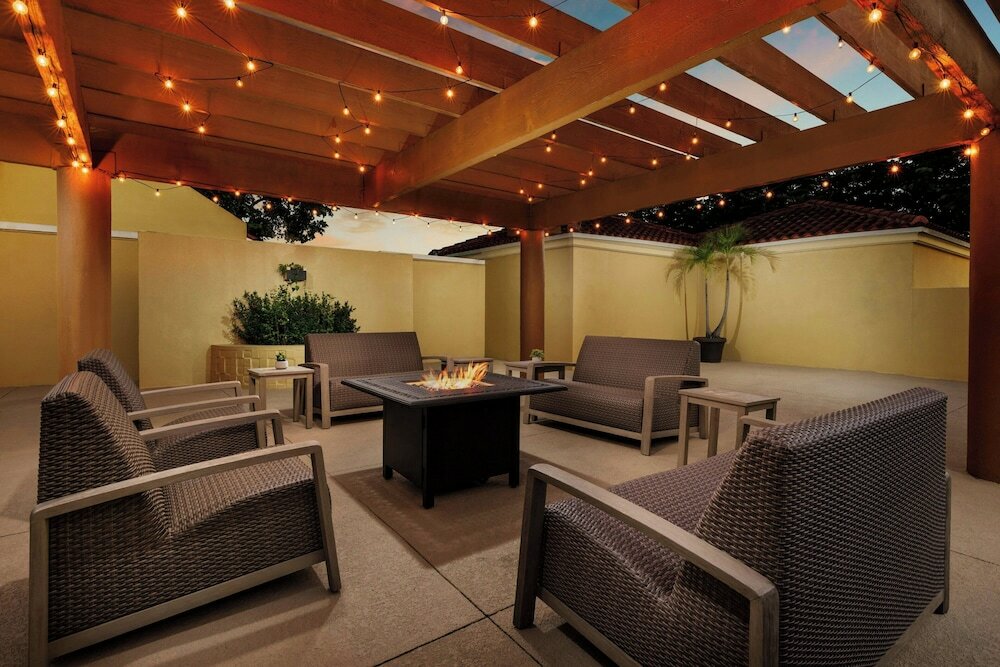 Фото Courtyard by Marriott Fort Lauderdale North/Cypress Creek