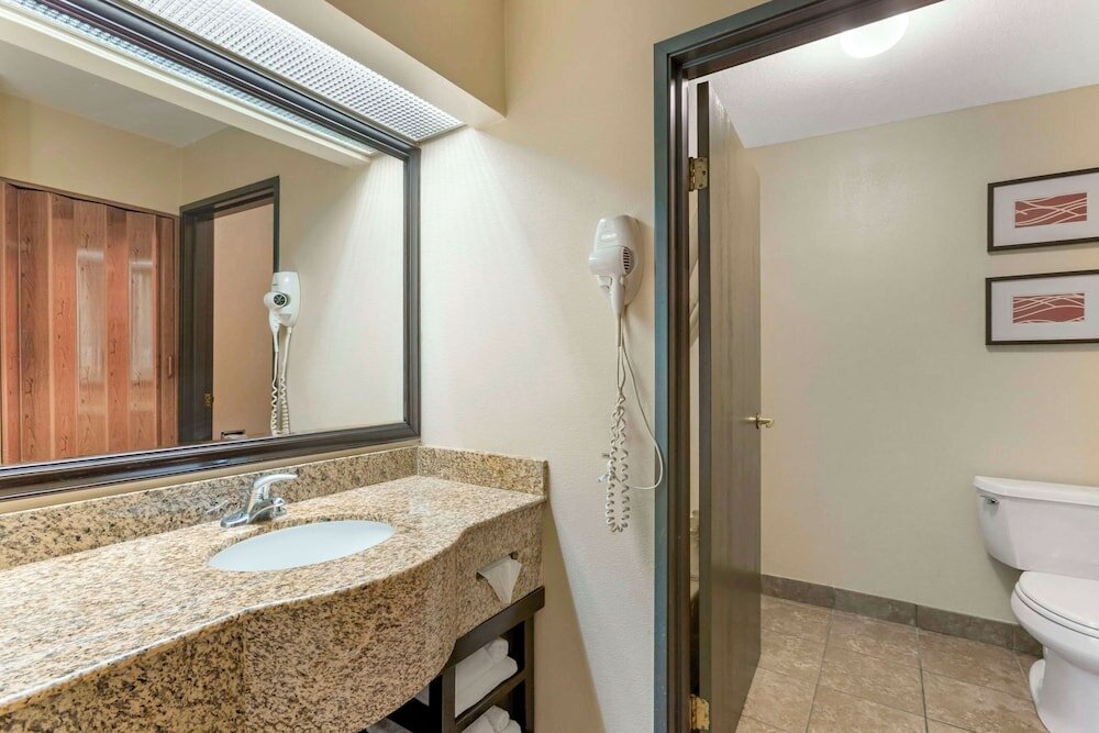 Фото Comfort Inn West