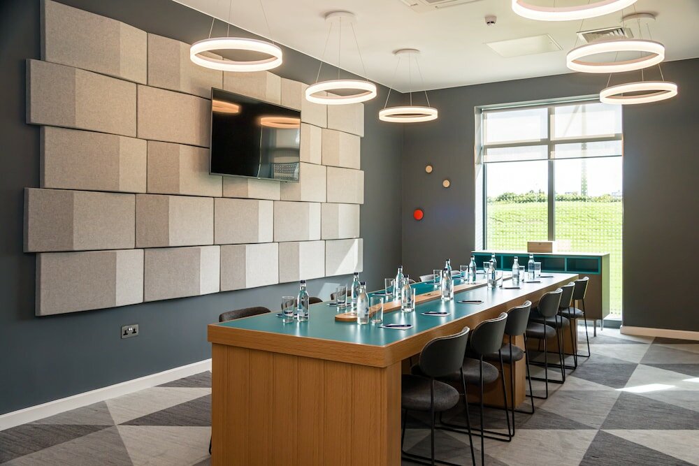 Фото Holiday Inn Express Bodmin - Victoria Junction, an Ihg Hotel