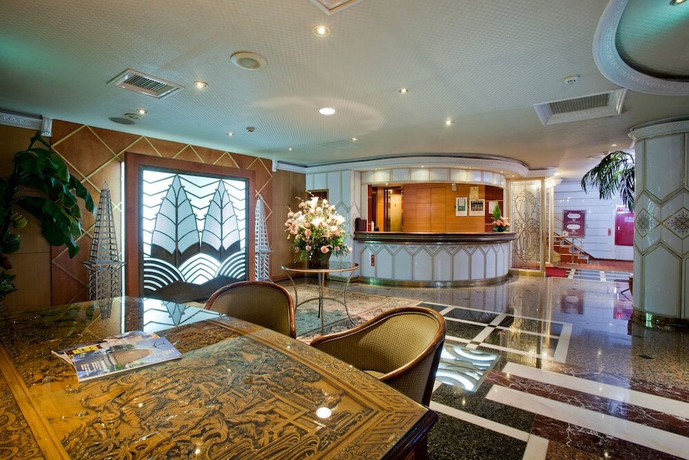 Фото Charming Castle Hotel