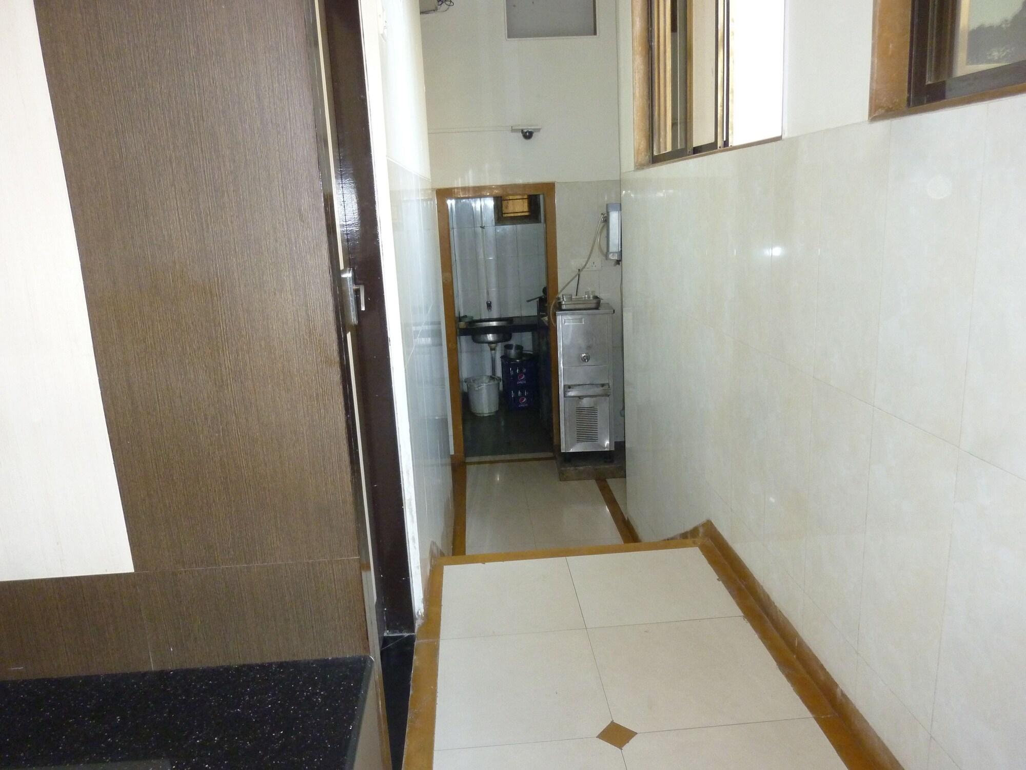 Фото Basera Hotel