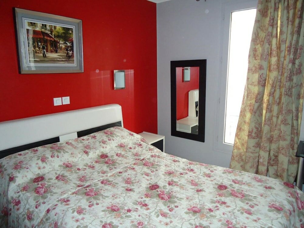 Фото Hipotel Paris Gambetta Republique