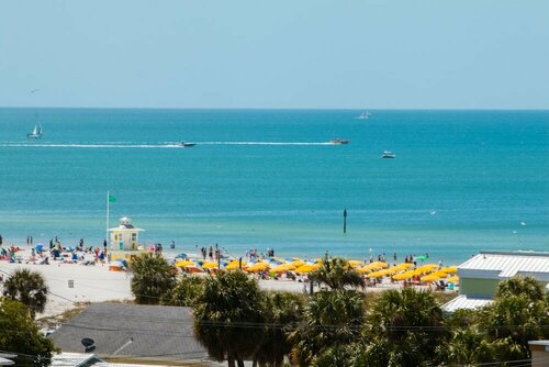 Внешний вид отеля Fairfield Inn & Suites by Marriott Clearwater Beach в Клеруотере, фото 3