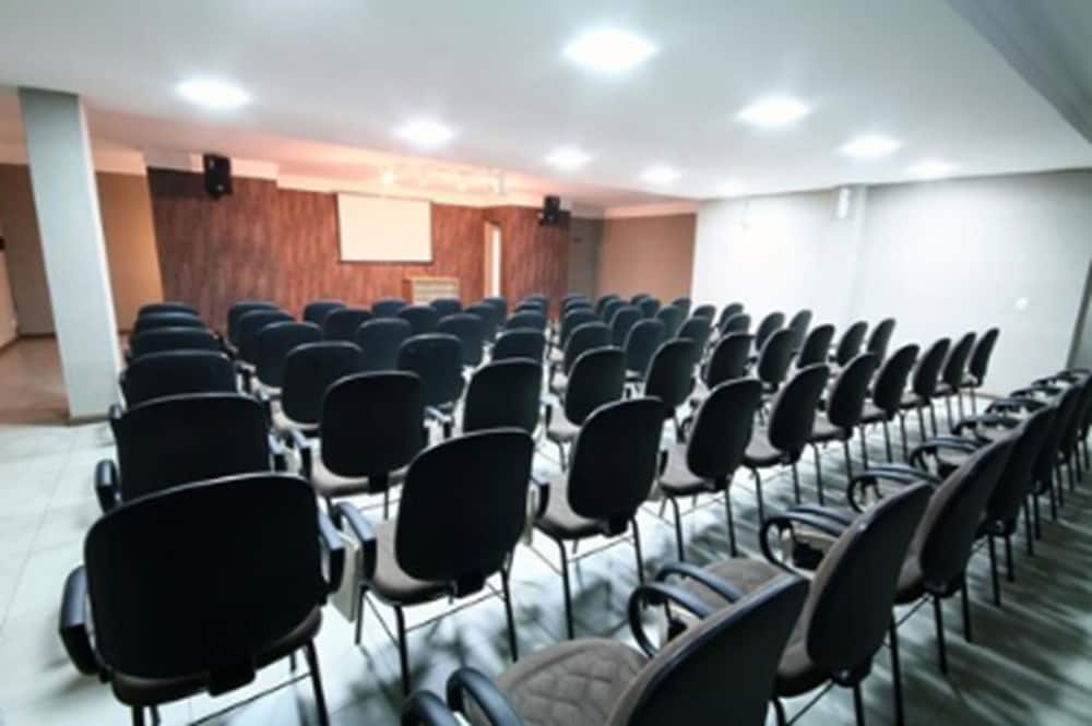 Фото Alphonsus Hotel