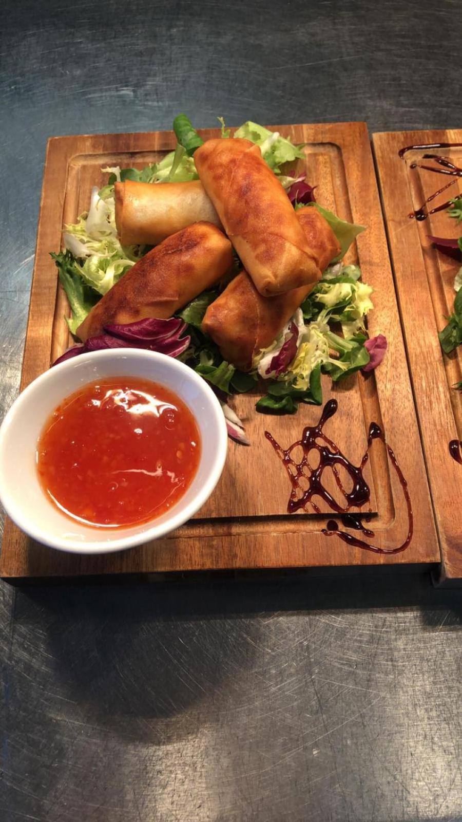 Фото The Emmbrook Inn