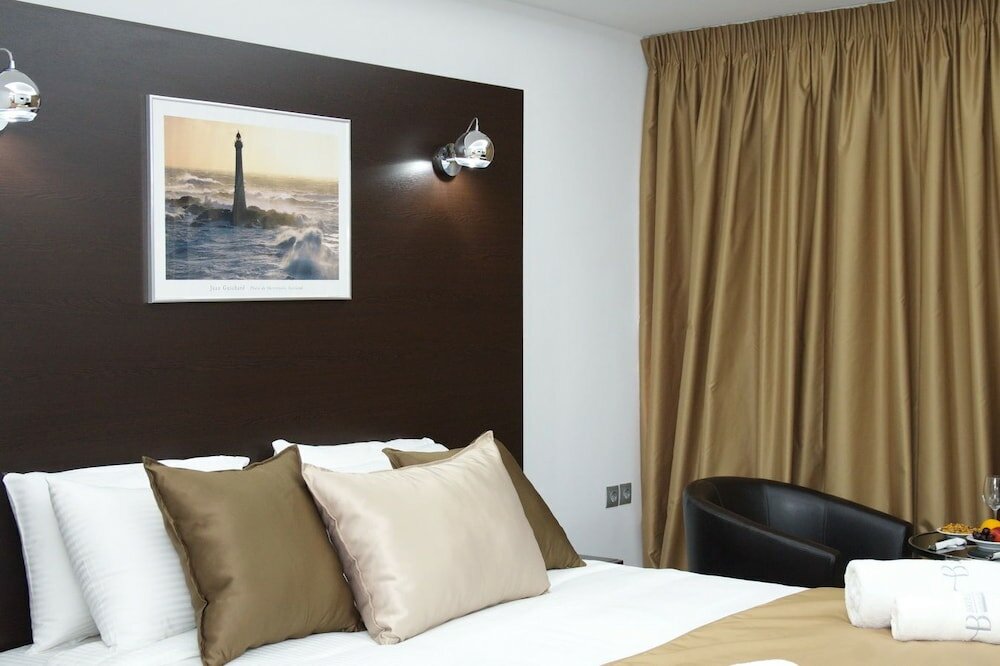 Фото Breeze Boutique Hotel