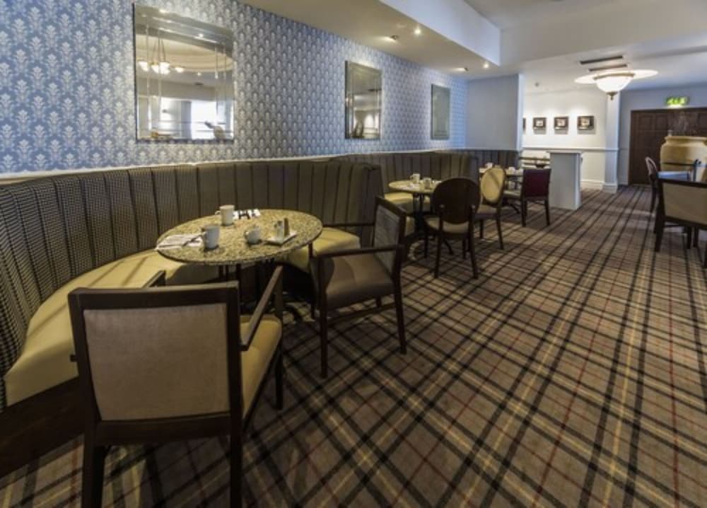 Фото The Old Ship Hotel