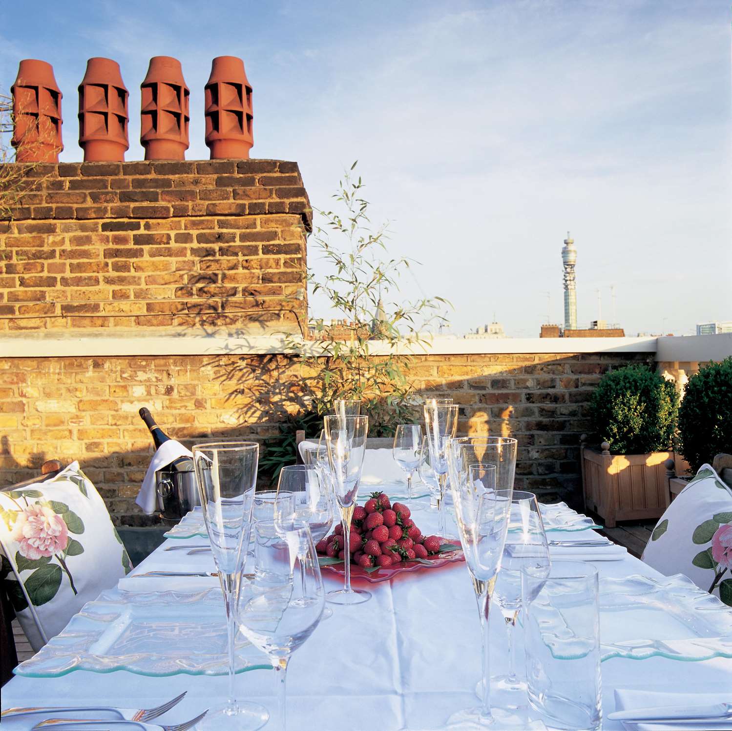 Фото The Mandeville Hotel