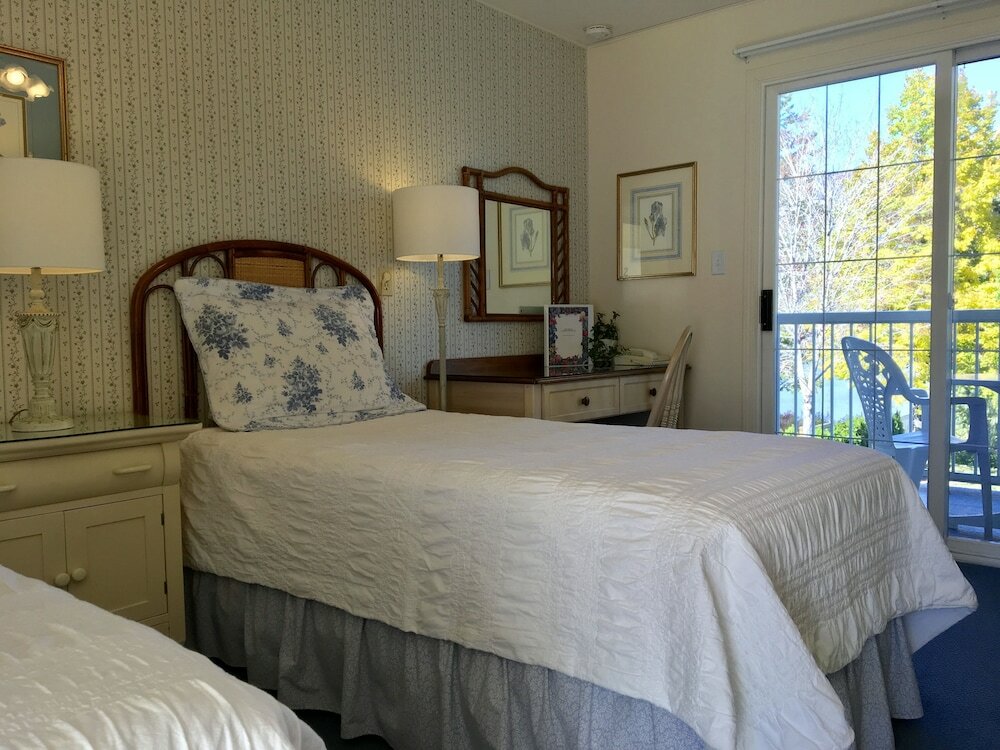 Фото Lakeside Country Inn