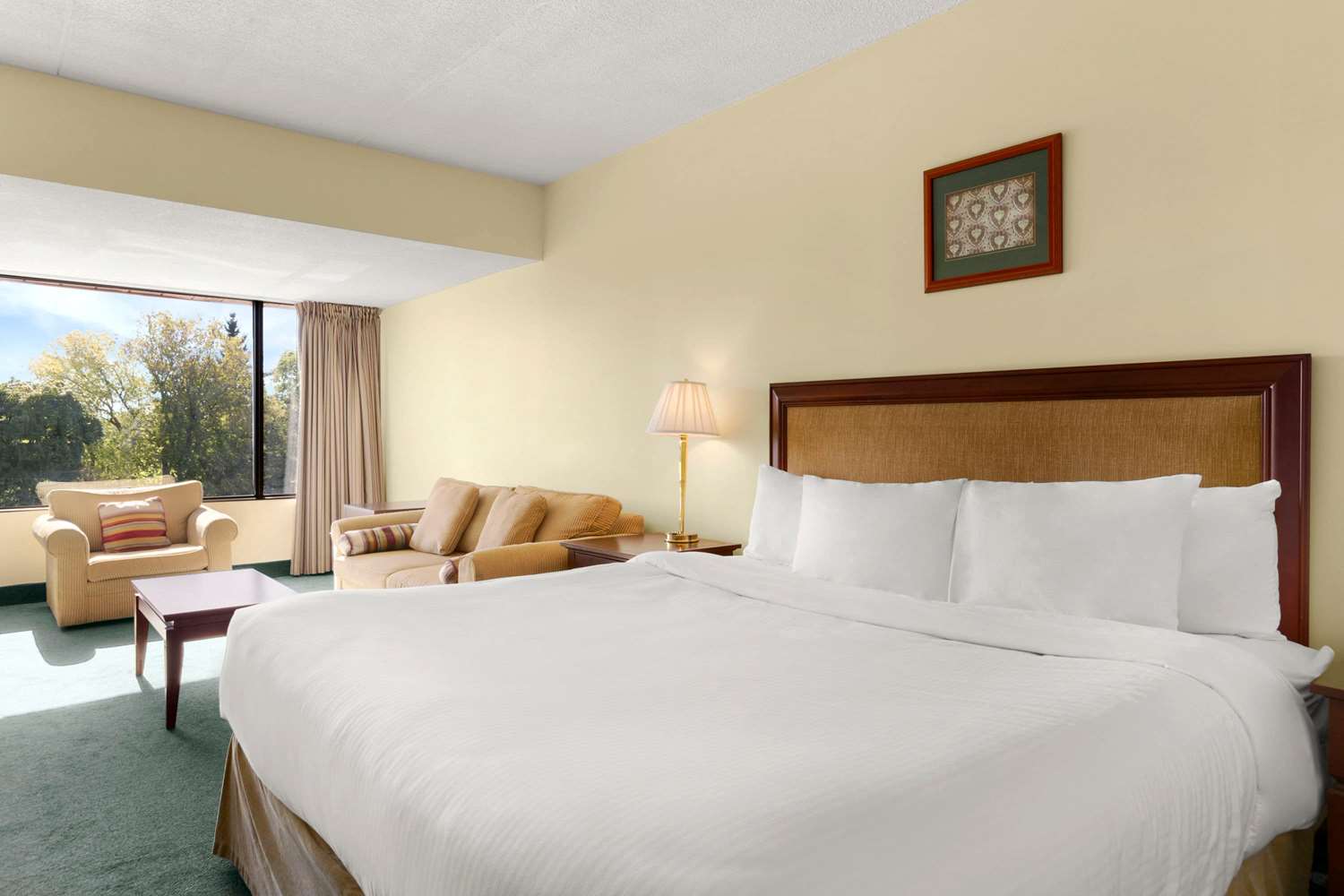 Фото Strata Hotel