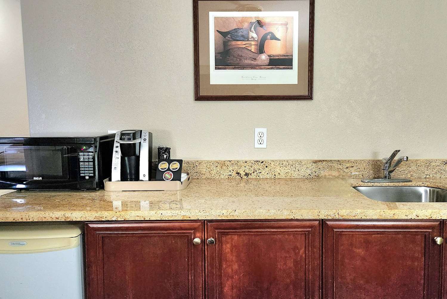 Фото Super 8 by Wyndham Portage La Prairie MB