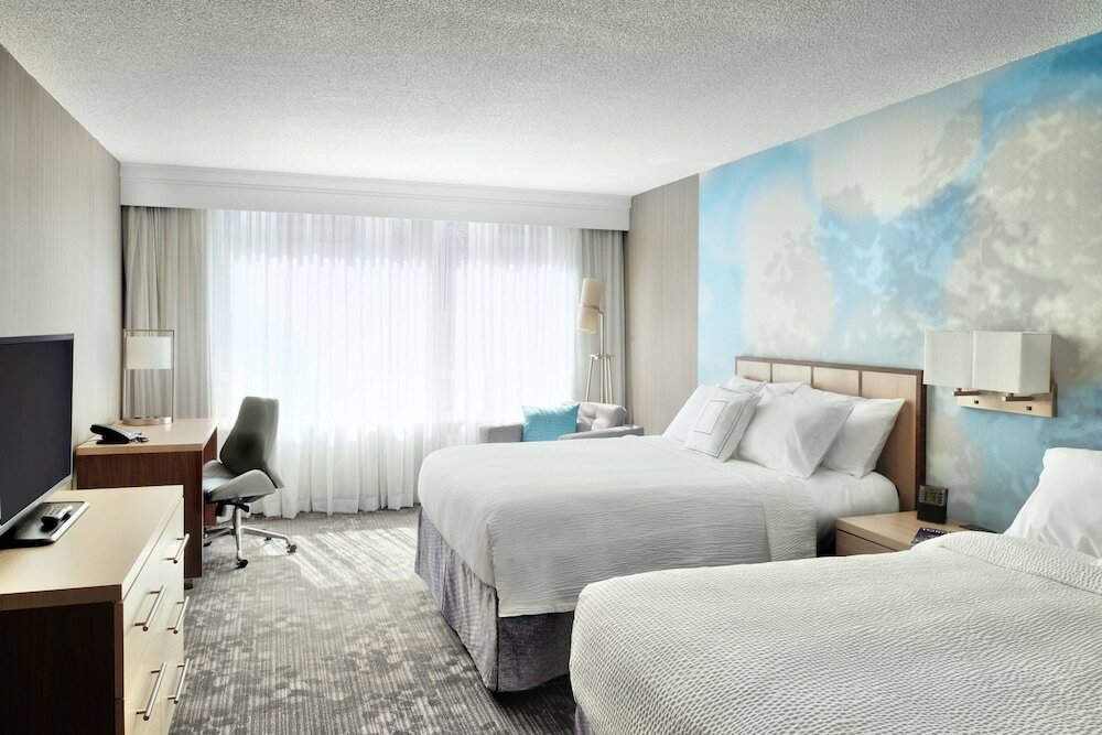 Фото Courtyard by Marriott Toronto Downtown