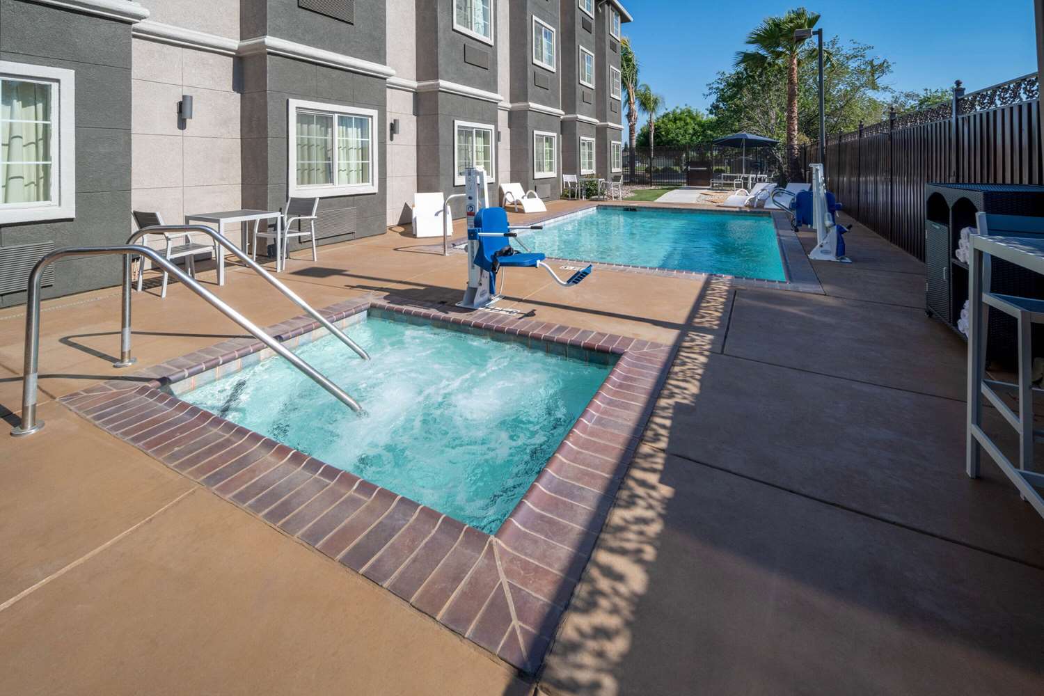 Фото Microtel Inn & Suites by Wyndham Tracy