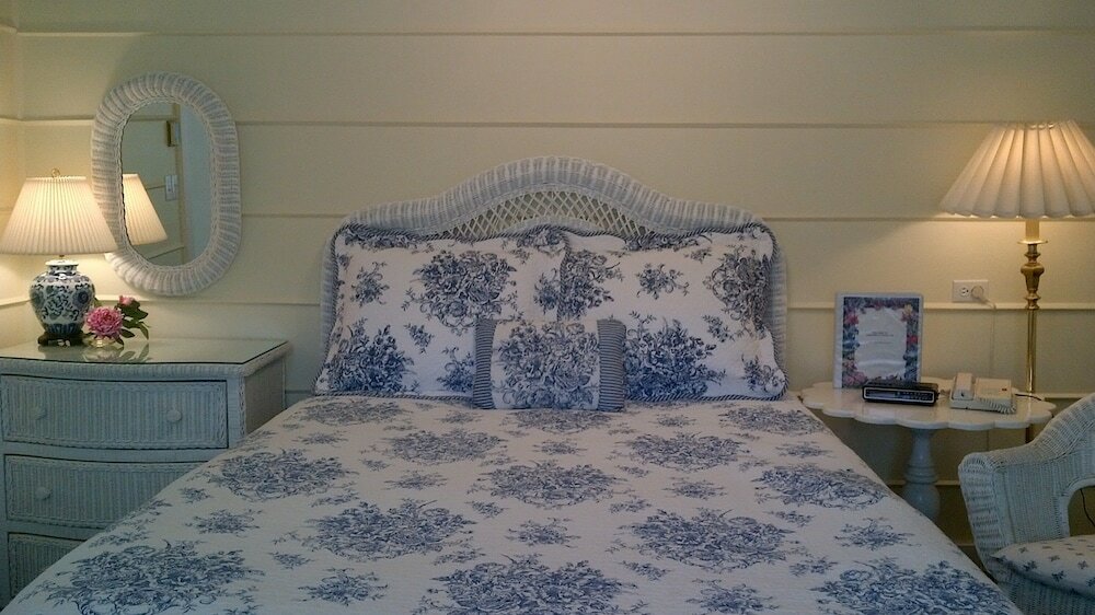 Фото Lakeside Country Inn