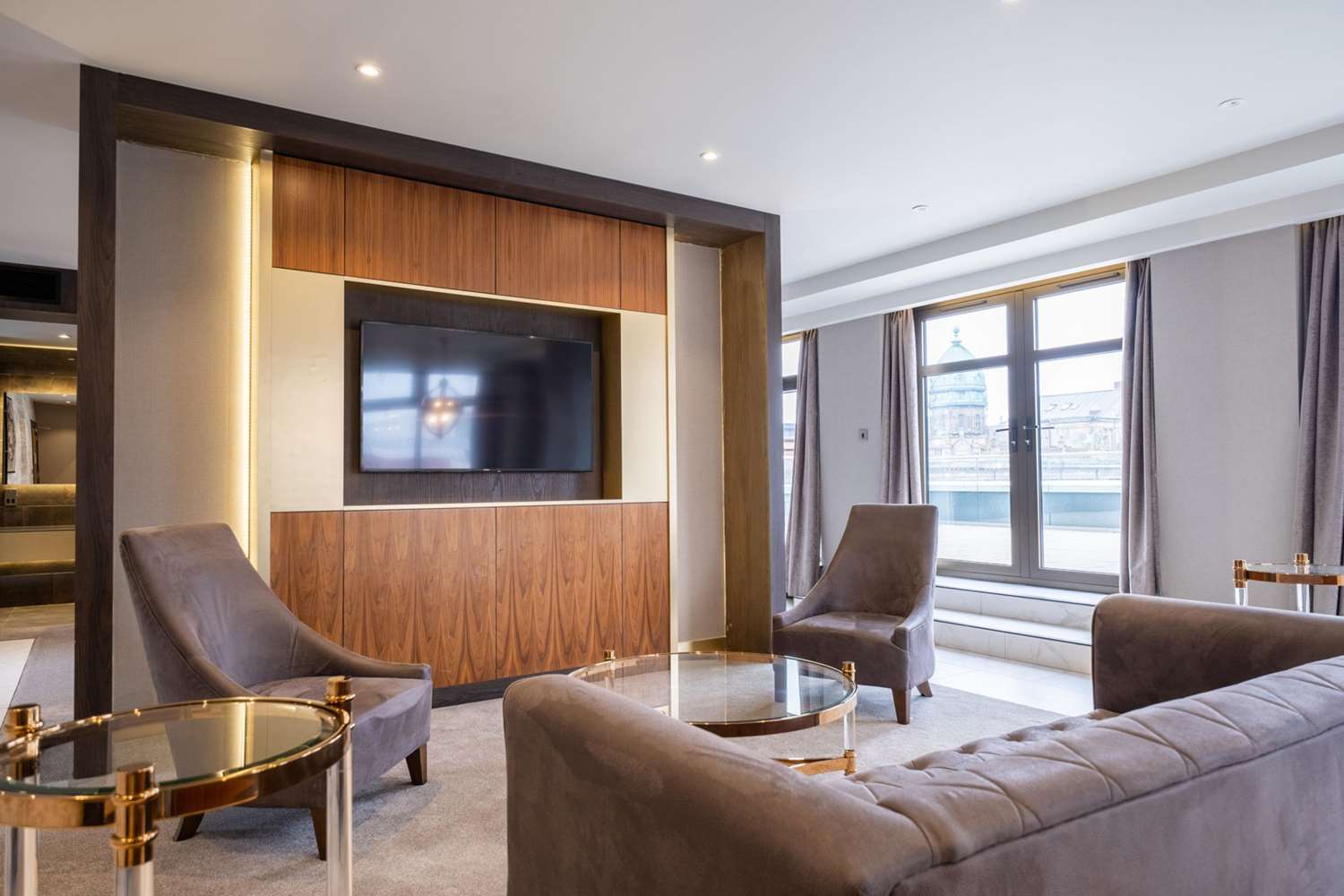 Фото Ten Square Hotel