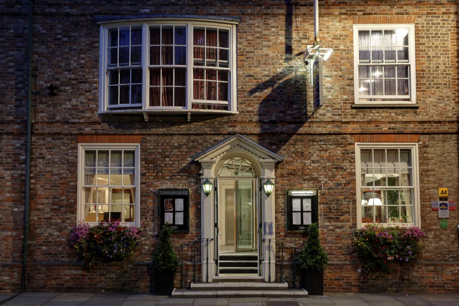 Фото  Dean Court