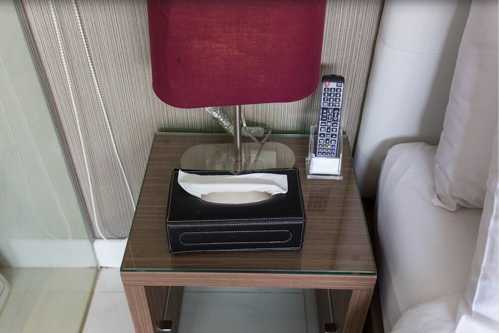 Фото The Luxe Hotel