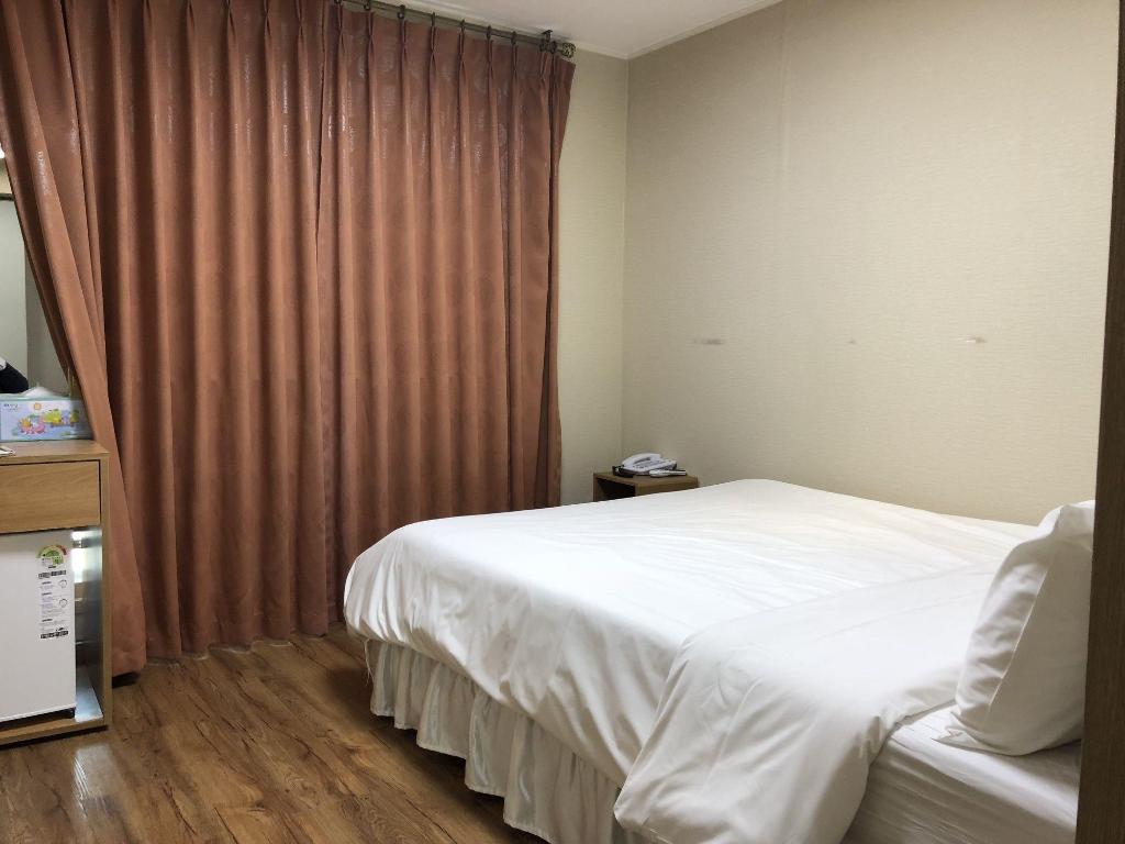 Фото Jeju Skyhill Business Hotel