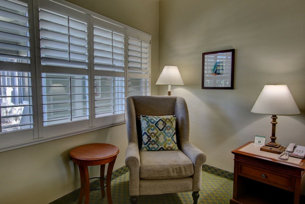 Фото La Avenida Inn