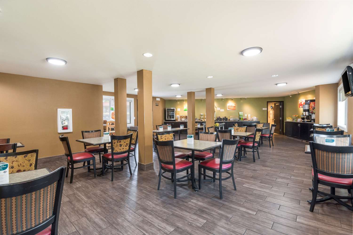 Фото Rodeway Inn Portland Airport Hotel