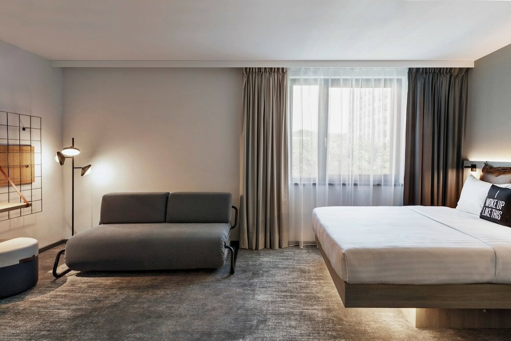 Фото Moxy Hamburg City