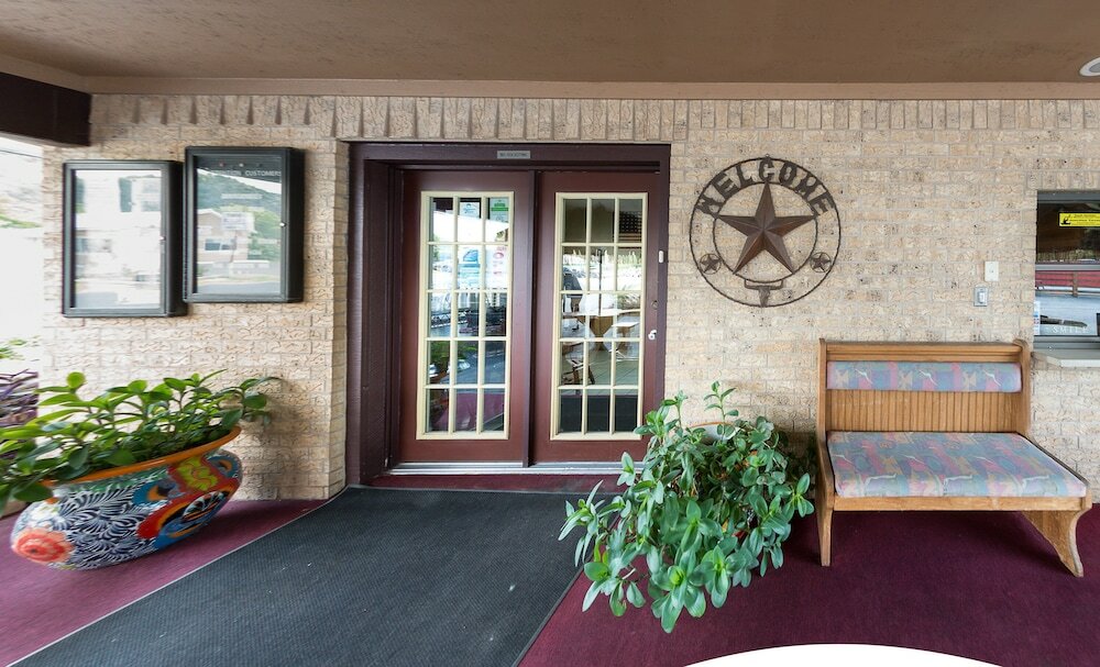 Фото Americas Best Value Inn The Legends Inn