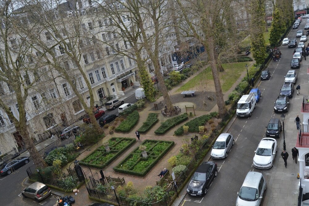 Фото Hyde Park Court Hotel