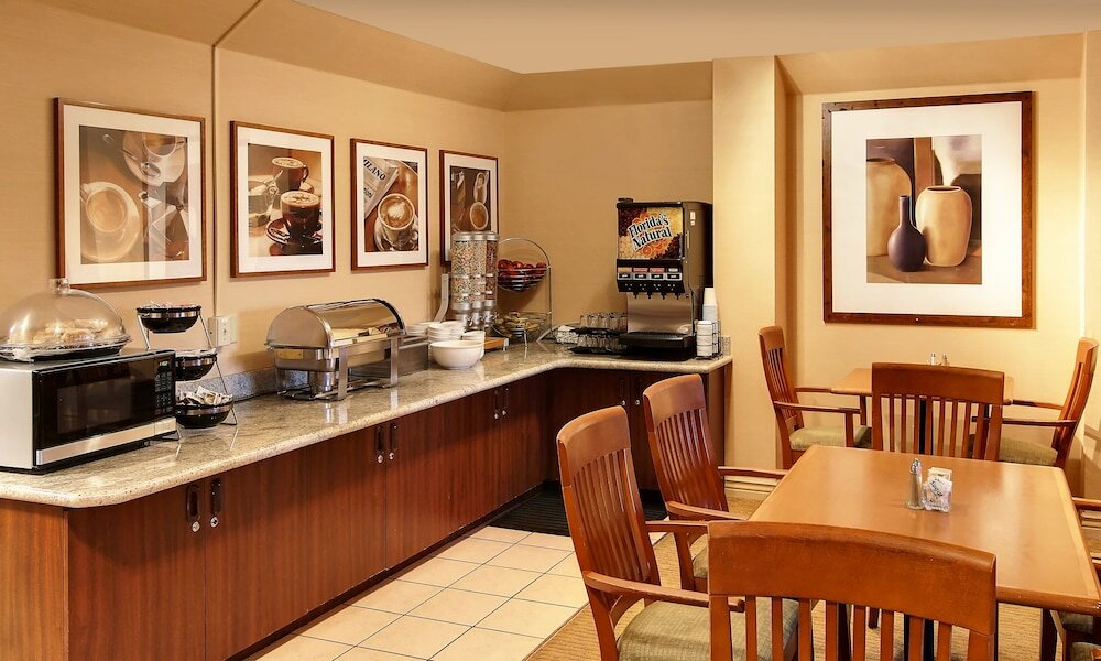 Фото Phoenix Inn Suites South Salem