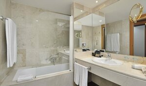 Гостиница Best Western Premier CMC Girona