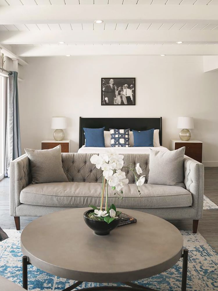 Фото Hollywood Hills Hotel