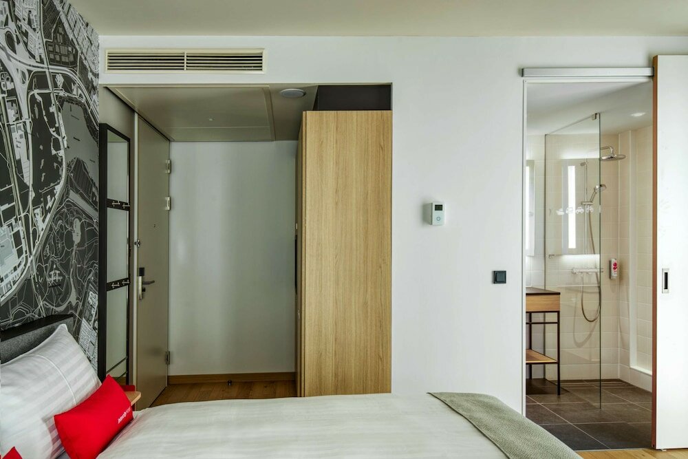 Фото IntercityHotel Amsterdam Schiphol Airport