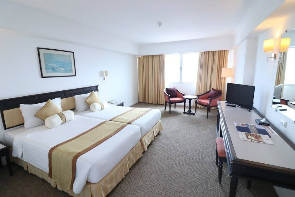 Фото Hua Hin Grand Hotel and Plaza