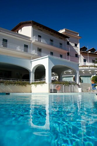 Внешний вид отеля Grand Hotel Aminta в Сорренто, фото 1